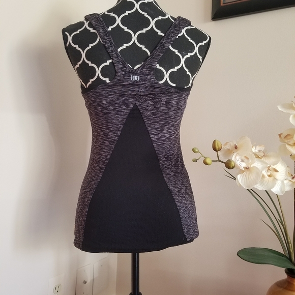 Lucy athletic top with bra - Picture 2 of 3
